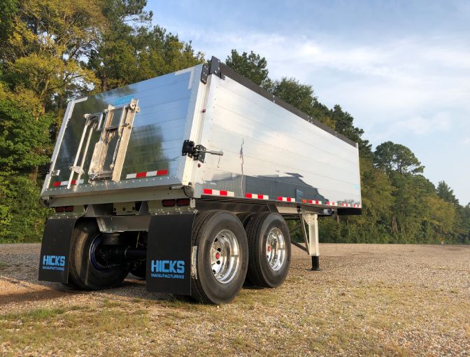T6 Mississippi Shorty 24-Ft trailer rear curbside with grain gate