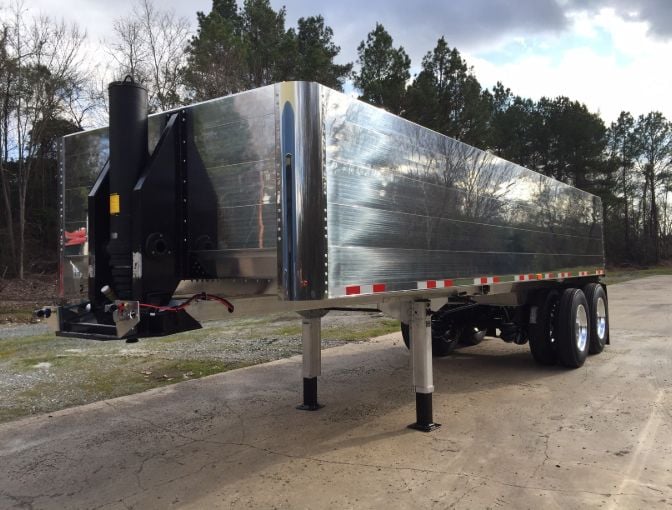 T6 Workhorse 28-Ft trailer with two speed landing gear
