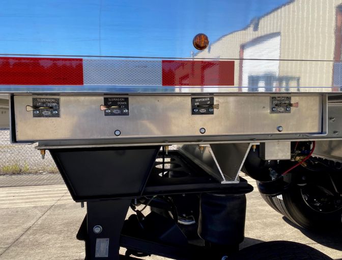 T6 Alabama Tri 37-Ft trailer tailgate and lift switch box