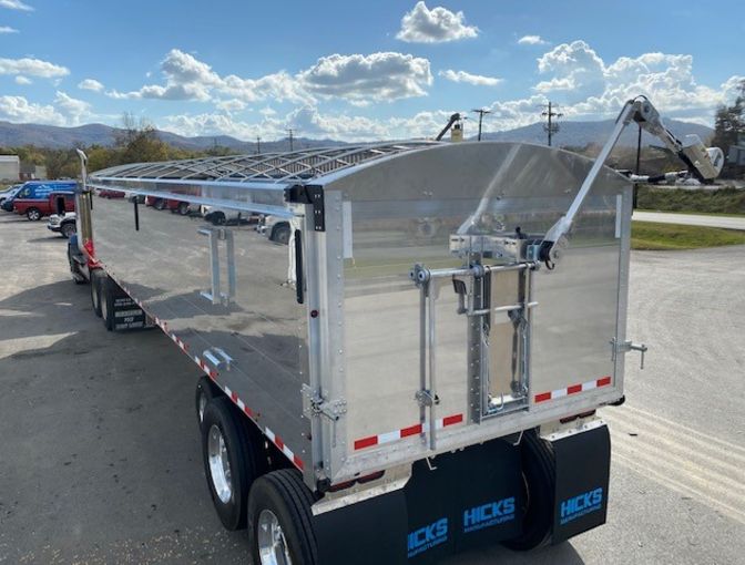 T6 Alabama Tri 37-Ft trailer rear and aerial with grain gate